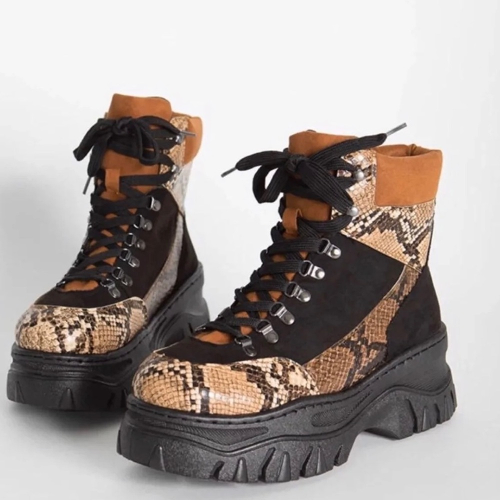 Super Stylish And Unique Snake Print Boots - image 1
